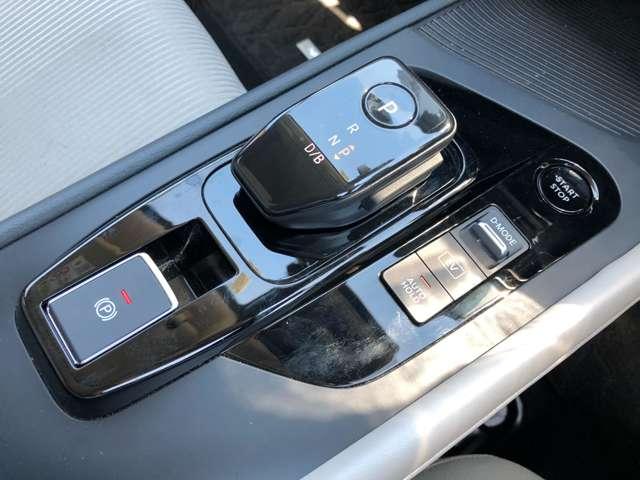 ノート Ｘ　ＦＯＵＲ　１．２　Ｘ　ＦＯＵＲ　４ＷＤ　純正メモリーナビ　アラウンドビューモニター　ワンオ－ナ－車　インテリジェントキー　４ＷＤ　ＬＥＤヘッドライト　ＥＴＣ　ＡＢＳ　助手席エアバッグ　キーレス　オートエアコン（14枚目）