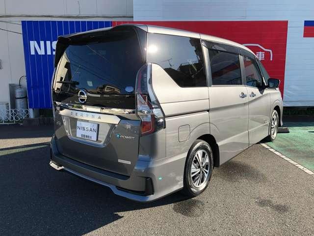 セレナ ｅ－パワー　ハイウェイスターＶ　全カメラ　記録簿付き　Ｒカメラ　車線逸脱警告　ＬＥＤランプ　スマキ－　ＥＴＣ　ワンオーナ－　サイドエアバック　ドライブレコーダー　メモリーナビ　エアバック　オートエアコン　アルミホイール　ナビＴＶ（2枚目）