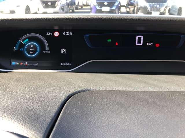 セレナ ｅ－パワー　ハイウェイスターＶ　全カメラ　記録簿付き　Ｒカメラ　車線逸脱警告　ＬＥＤランプ　スマキ－　ＥＴＣ　ワンオーナ－　サイドエアバック　ドライブレコーダー　メモリーナビ　エアバック　オートエアコン　アルミホイール　ナビＴＶ（3枚目）