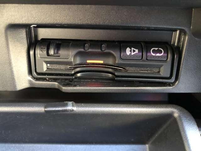 セレナ ｅ－パワー　ハイウェイスターＶ　全カメラ　記録簿付き　Ｒカメラ　車線逸脱警告　ＬＥＤランプ　スマキ－　ＥＴＣ　ワンオーナ－　サイドエアバック　ドライブレコーダー　メモリーナビ　エアバック　オートエアコン　アルミホイール　ナビＴＶ（9枚目）