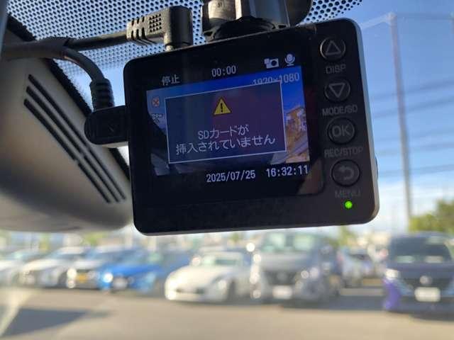 セレナ ｅ－パワー　ハイウェイスターＶ　全カメラ　記録簿付き　Ｒカメラ　車線逸脱警告　ＬＥＤランプ　スマキ－　ＥＴＣ　ワンオーナ－　サイドエアバック　ドライブレコーダー　メモリーナビ　エアバック　オートエアコン　アルミホイール　ナビＴＶ（13枚目）