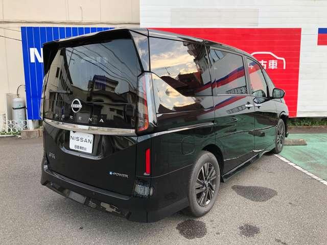 セレナ ｅ－パワー　ハイウェイスターＶ　９０周年記念車　１．４　ｅ－ＰＯＷＥＲ　ハイウェイスターＶ　９０周年記念車　メーカーナビ　アラウンドビューモニター　ＬＥＤヘッドランプ　踏み間違い防止アシスト　両側電動スライドドア　ドラレコ　アルミホイール　禁煙車（2枚目）