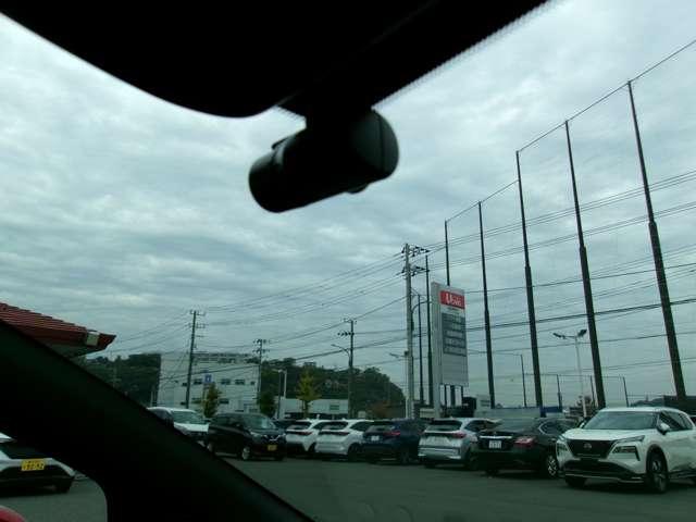 オーラ 1.2 NISMO メーカーナビアラウンドビューモニタードラ カーテンエアバッグ エマブレ 禁煙 インテリキー ETC ドラレコ 車線逸脱警報 ワンセグ キーフリーシステム ダブルエアバック 定期点検記録簿 アルミホイール 運転席エアバッグ メモリーナビ ABS(11枚目)