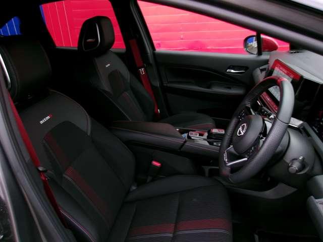 オーラ 1.2 NISMO メーカーナビアラウンドビューモニタードラ カーテンエアバッグ エマブレ 禁煙 インテリキー ETC ドラレコ 車線逸脱警報 ワンセグ キーフリーシステム ダブルエアバック 定期点検記録簿 アルミホイール 運転席エアバッグ メモリーナビ ABS(13枚目)