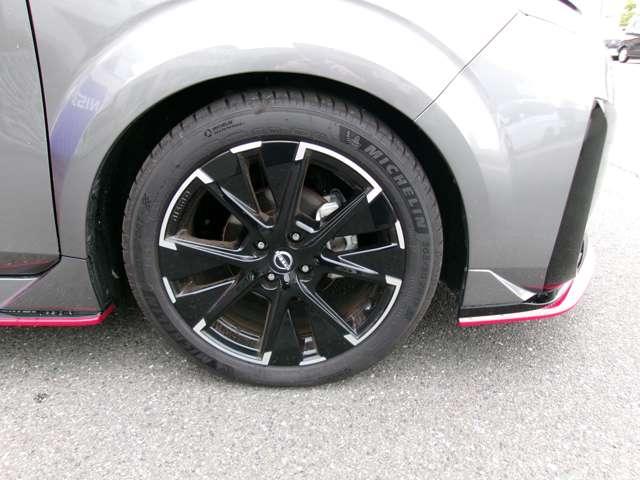 オーラ 1.2 NISMO メーカーナビアラウンドビューモニタードラ カーテンエアバッグ エマブレ 禁煙 インテリキー ETC ドラレコ 車線逸脱警報 ワンセグ キーフリーシステム ダブルエアバック 定期点検記録簿 アルミホイール 運転席エアバッグ メモリーナビ ABS(18枚目)