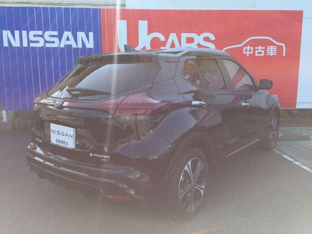 キックス Ｘ　ＦＯＵＲ　ナビＴＶ　ＬＥＤライト　踏み間違い防止　アラウンドビュ－　ＥＴＣ　禁煙車　車線逸脱警報　インテリキー　バックモニター　ワンオーナー　オートエアコン　４ＷＤ　アルミホイール　メモリーナビ　記録簿付き（2枚目）