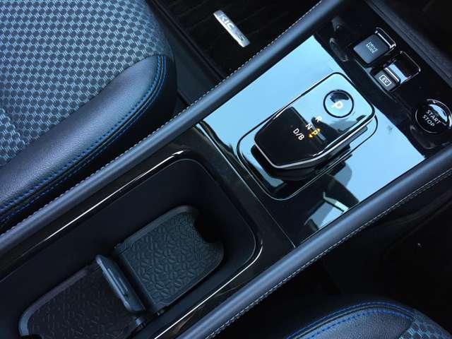 キックス Ｘ　ＦＯＵＲ　ナビＴＶ　ＬＥＤライト　踏み間違い防止　アラウンドビュ－　ＥＴＣ　禁煙車　車線逸脱警報　インテリキー　バックモニター　ワンオーナー　オートエアコン　４ＷＤ　アルミホイール　メモリーナビ　記録簿付き（17枚目）