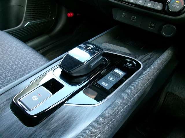 オーラ Ｇ　ＦＯＵＲ　ワンオーナー車　エマブレ　全周囲　ＬＤＷ　記録簿　アダプティブクルーズ　オートエアコン　スマートキー　バックカメラ　ＬＥＤライト　アルミホイール　４ＷＤ　ＥＴＣ車載器　ナビＴＶ　メモリーナビ　禁煙（11枚目）