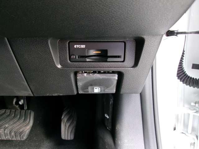 オーラ Ｇ　ＦＯＵＲ　ワンオーナー車　エマブレ　全周囲　ＬＤＷ　記録簿　アダプティブクルーズ　オートエアコン　スマートキー　バックカメラ　ＬＥＤライト　アルミホイール　４ＷＤ　ＥＴＣ車載器　ナビＴＶ　メモリーナビ　禁煙（12枚目）