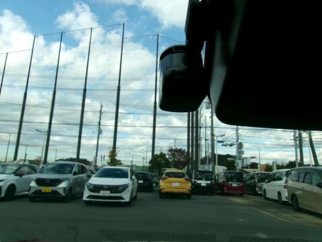 ノート Ｘ　衝突被害軽減ブレ－キ　アラウンドビューモニター　ＥＴＣ２．０　ＬＥＤヘッドライト　プロパイロット　インテリキー　ワンオーナー　ドラレコ　整備記録簿　メーカーオプションナビ　オートホールド（5枚目）