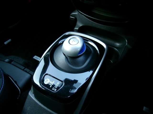 ノート e-パワーオーテック 衝突軽減ブレーキ レーンアシスト ドラレコ パワーステアリング 記録簿 LEDヘッドライト エアバッグ アラウンドビューモニター スマートキー ETC2.0 アルミホイール クルーズコントロール(13枚目)