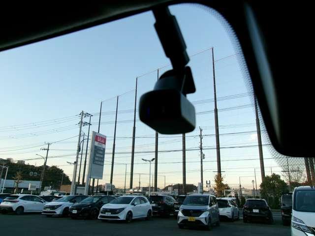 ルークス ハイウェイスター　Ｇターボ　６６０　ハイウェイスターＧターボ　純正メモリーナビ　アラウンドビューモニター　助手席エアバッグ　両側電動スライドドア　インテリキ－　１オーナー　ＬＥＤヘッドランプ　点検記録簿　アルミホイール　ＡＢＳ（6枚目）