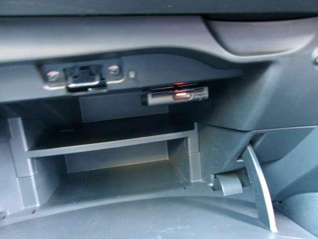 ノート １．２　Ｘ　純正メモリーナビ・アラウンドビューモニタ　レーダーブレーキサポート　１オーナー車　記録簿付き　Ｄレコ　スマトキー　キーレス　運転席助手席エアバッグ　ナビＴＶ　ワンセグ　バックカメラ　エアコン　パワーウィンドウ　パワーステアリング　ＡＢＳ（11枚目）