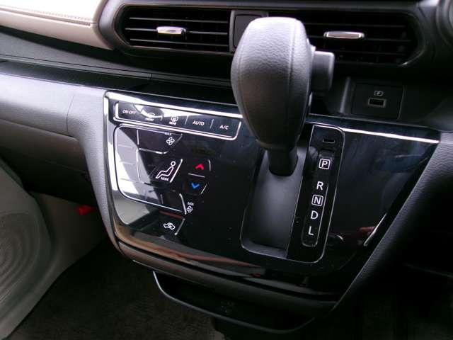 デイズ ６６０　Ｘ　ワンオーナー純正メモリーナビアラウンドビ　踏み間違え防止　スマートキー　バックカメラ　１オーナー　ＥＴＣ　キーレス　フルオートエアコン　ナビＴＶ　ＷＡＢ　記録簿　運転席エアバック　メモリーナビゲーション　サイドエアバッグ　ＰＳ　アルミホイール（7枚目）