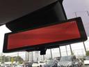 インテリジェントル-ムミラ-付です。切り替えレバーで車両後方の映像をミラーに映し出すので車内の状況や天候に左右されず、とっても見やすいです!