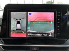 アラウンドビュ−モニタ−装備。上から見下ろしているような映像が表示されるので、車庫入れ時も安心です！ 7