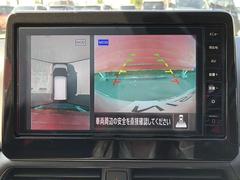 アラウンドビュ−モニタ−装備。上から見下ろしているような映像が表示されるので、車庫入れ時も安心です！ 7