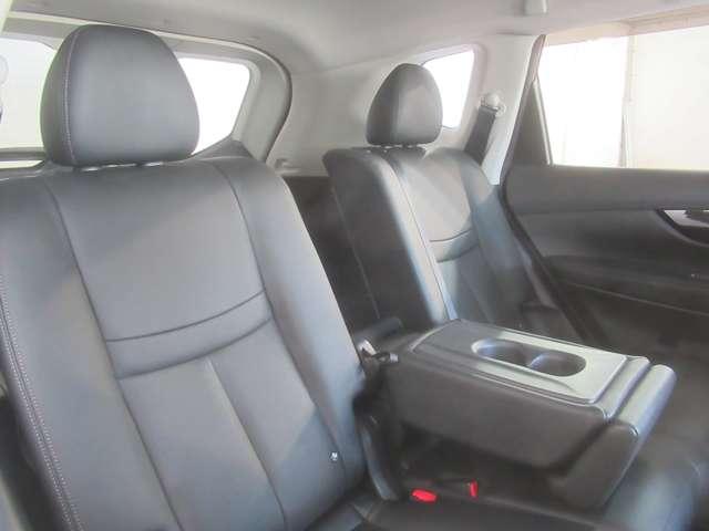 エクストレイル ２．０　２０Ｘｉ　レザーエディション　Ｖセレクション　２列車　４ＷＤ　プロパイロット　ドラレコ　エマージェンシブレーキ　インテリジェントキー　バックカメラ　レーンキープアシスト　ＬＥＤヘッドライト　全周囲カメラ　４ＷＤ　本革シート　ＥＴＣ（5枚目）