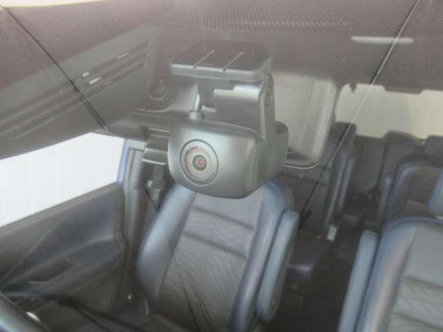 セレナ １．２　ｅ－ＰＯＷＥＲ　ＡＵＴＥＣＨ　スマートルームミラー　レーダークルーズコントロール　全周囲Ｍ　ワンオ－ナ－車　ＬＥＤヘッド　両側パワースライドドア　ＥＴＣ　ドラレコ　カーテンエアバック　ナビＴＶ　メモリーナビ　キーレス　インテリジェントキー　記録簿（13枚目）