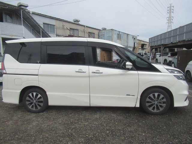 セレナ 2.0 ハイウェイスター スマートキー&プッシュスタート メモリーナビゲーション 1オーナー LED キーレス ナビTV 点検記録簿 ETC車載器 ダブルエアバック ワンセグテレビ アルミホイル ABS ドライブレコーダー(5枚目)