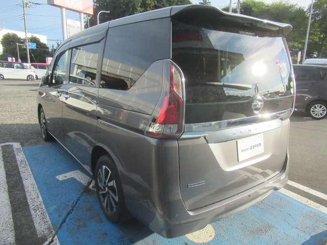 セレナ ２．０　ＸＶ　１３・３インチ大型後席モニター　オートクルーズ　ＬＥＤライト　ＥＴＣ車載器　レーンキープ　インテリキー　バックカメラ　記録簿　ドラレコ　パワーウインドウ　盗難防止システム　ナビＴＶ　エアコン　ＡＢＳ　エアバッグ　メモリーナビ（11枚目）