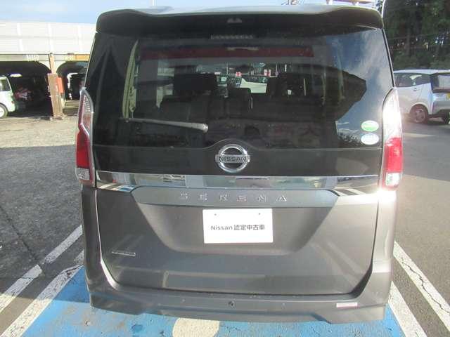 セレナ ２．０　ＸＶ　１３・３インチ大型後席モニター　オートクルーズ　ＬＥＤライト　ＥＴＣ車載器　レーンキープ　インテリキー　バックカメラ　記録簿　ドラレコ　パワーウインドウ　盗難防止システム　ナビＴＶ　エアコン　ＡＢＳ　エアバッグ　メモリーナビ（12枚目）