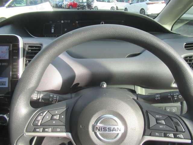 セレナ ２．０　ＸＶ　１３・３インチ大型後席モニター　オートクルーズ　ＬＥＤライト　ＥＴＣ車載器　レーンキープ　インテリキー　バックカメラ　記録簿　ドラレコ　パワーウインドウ　盗難防止システム　ナビＴＶ　エアコン　ＡＢＳ　エアバッグ　メモリーナビ（13枚目）