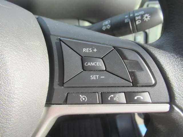 セレナ ２．０　ＸＶ　１３・３インチ大型後席モニター　オートクルーズ　ＬＥＤライト　ＥＴＣ車載器　レーンキープ　インテリキー　バックカメラ　記録簿　ドラレコ　パワーウインドウ　盗難防止システム　ナビＴＶ　エアコン　ＡＢＳ　エアバッグ　メモリーナビ（14枚目）