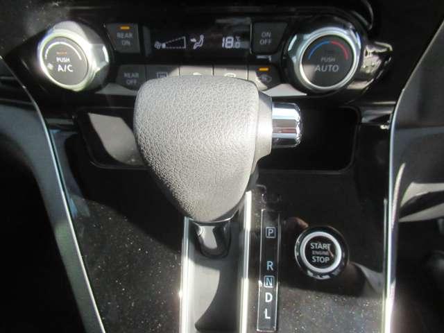 セレナ ２．０　ＸＶ　１３・３インチ大型後席モニター　オートクルーズ　ＬＥＤライト　ＥＴＣ車載器　レーンキープ　インテリキー　バックカメラ　記録簿　ドラレコ　パワーウインドウ　盗難防止システム　ナビＴＶ　エアコン　ＡＢＳ　エアバッグ　メモリーナビ（20枚目）