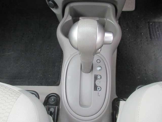 マーチ １．２　１２Ｘ　バックカメラ・ＥＴＣ　後カメラ　ＥＴＣ車載器　イモビ　スマートキープッシュスタート　アイストップ　ナビＴＶ　記録簿付き　運転席助手席エアバック　パワーウインド　パワステ　寒冷地仕様　ＡＢＳ　フルセグ　キーレスエントリー（16枚目）