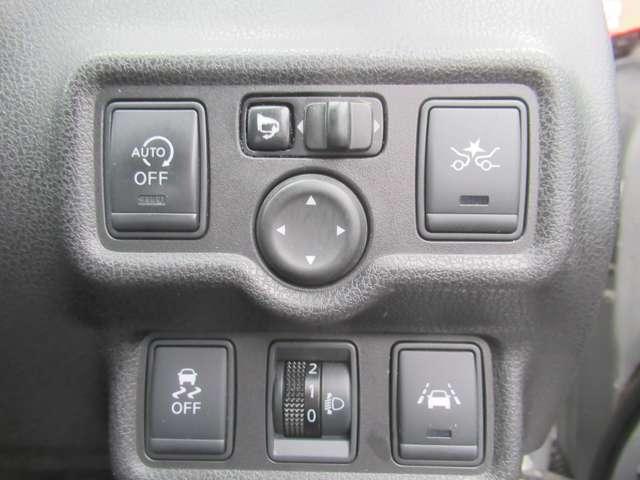 ノート １．２　Ｘ　Ｖセレクション　プラスセーフティ　車線逸脱警告　運転席助手席エアバック　記録簿付き　ＡＡＣ　キーレスエントリー　ＥＴＣ　スマートキー　盗難防止システム　アイドリングストップ　ＡＢＳ　パワステ　メモリナビ　エアバッグ　ナビ＆ＴＶ（13枚目）