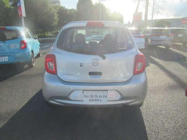 マーチ １．２　Ｓ　メモリーナビ・バックカメラ　メンテナンスノート　運転席助手席エアバック　キーレス　バックモニター　ナビＴＶ　パワーウインド　メモリーナビゲーション　ＰＳ　ＡＢＳ（4枚目）