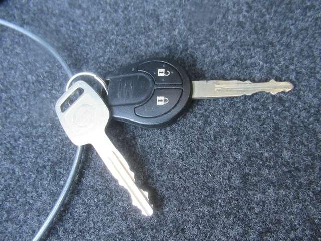 マーチ １．２　Ｓ　メモリーナビ・バックカメラ　メンテナンスノート　運転席助手席エアバック　キーレス　バックモニター　ナビＴＶ　パワーウインド　メモリーナビゲーション　ＰＳ　ＡＢＳ（19枚目）