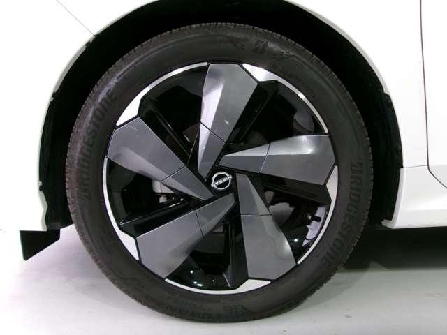 オーラ １．２　Ｇ　レザーエディション　ワンオーナ　追突防止　レーダークルーズ　本革　車線逸脱警報装置　禁煙車　ＬＥＤ　ドライブレコーダー　記録簿　バックモニター　ＥＴＣ　インテリジェントキー　メモリーナビゲーション　ＡＷ　オートエアコン（9枚目）