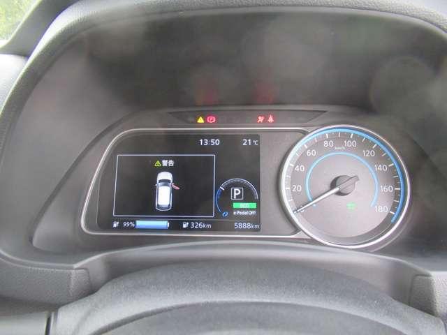 色々な情報を表示する見やすいメーターです。