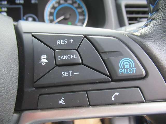 【プロパイロット搭載】　自動車専用道路や高速道路をドライブ中、負担に感じる運転操作《アクセル・ブレーキ・ハンドル操作／車間距離》をクルマがコントロール。ドライバーの負担を軽減します。