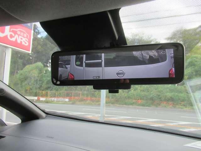 スマートルームミラー。フル乗車＋積載時もカメラ画像にて後方確認。心強い味方です☆