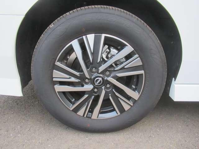 セレナ ２．０　ハイウェイスターＶ　Ｗ電動スライド　レーダークルコン　レーンアシスト　展示試乗車ＵＰ　ＬＥＤランプ　ワンオーナー車　ＥＴＣ装備　カーテンエアバッグ　アルミホイール　キーフリー　メモリ－ナビ　ナビＴＶ　記録簿　エアコン（7枚目）