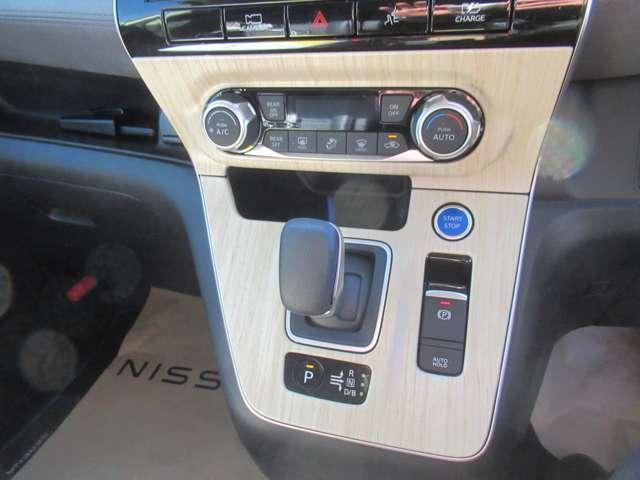 セレナ １．２　ｅ－ＰＯＷＥＲ　ハイウェイスター　Ｖ　３６０°カメラ　エマジェンシーブレーキ　１オナ　スマキー　バックカメラ　ＬＥＤ　レーンアシスト　点検記録簿付　ＥＴＣ　ドラレコ　サイドカーテンエアバック　フルオートエアコン　アルミホイール　エアバック（10枚目）