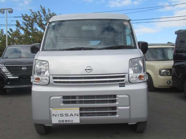 ＮＶ１００クリッパーバン ６６０　ＤＸ　ハイルーフ　５ＡＧＳ車　バックモニタ－　スマートキー　助手席エアバック　キーレスキー　ＥＴＣ付き　ワンセグＴＶ　パワーウィンドー　ドラレコ　メモリーナビ　ワンオーナー　ナビ・テレビ　パワステ付き　運転席エアバック　エアコン（2枚目）
