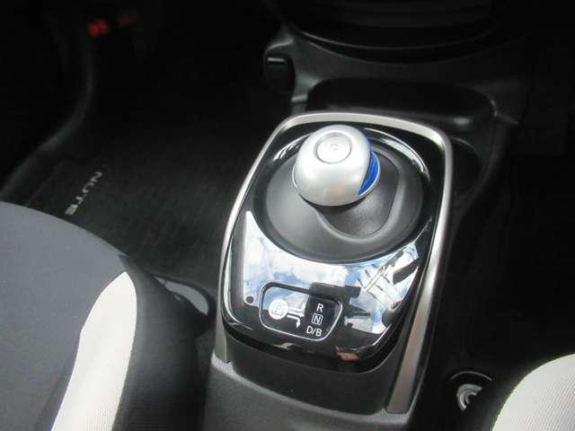 ノート 1.2 e-POWER X Vセレクション アラウンドカメラ ワンオ-ナ-車 運転席助手席エアバック エアバッグ 衝突被害軽減装置 LEDヘッドライト パワーウインドウ レーンアシスト ETC アルミホイール スマートキー ドラレコ Bカメラ(11枚目)