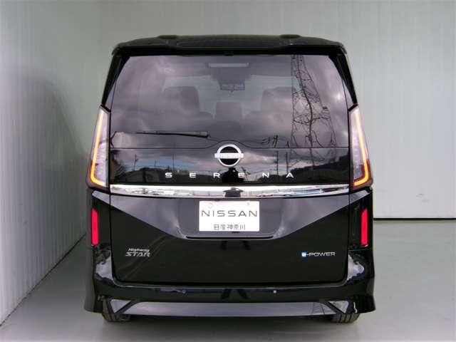 セレナ 1.4 e-POWER ハイウェイスターV 90周年記念車 LEDヘッドランプ 試乗車 アラウンドビューモニター 踏み間違い防止アシスト 両側電動スライドドア ドラレコ アルミホイール 寒冷地仕様 エアバック オートエアコン スマートキー 助手席エアバック(18枚目)