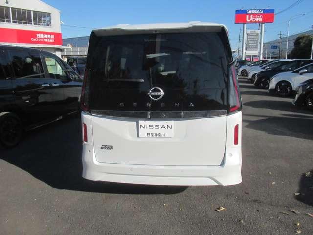 セレナ ２．０　ハイウェイスターＶ　Ｗ電動スライド　レーダークルコン　レーンアシスト　展示試乗車ＵＰ　ＬＥＤランプ　ワンオーナー車　ＥＴＣ装備　カーテンエアバッグ　アルミホイール　キーフリー　メモリ－ナビ　ナビＴＶ　記録簿　エアコン（5枚目）