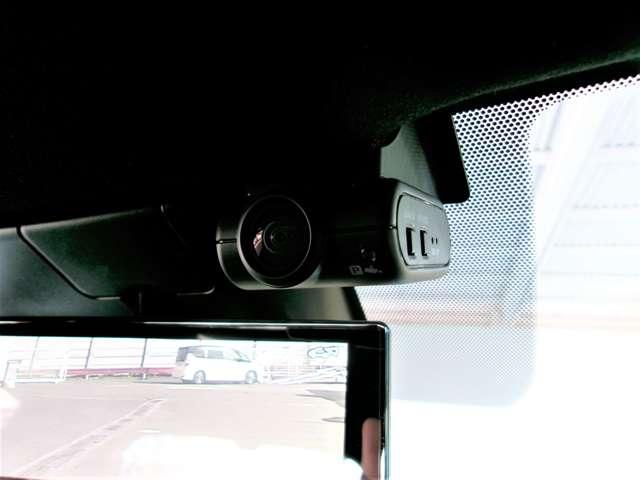 オーラ 1.2 NISMO カーテンエアバッグ エマブレ 禁煙 インテリキー ETC ドラレコ 車線逸脱警報 ワンセグ キーフリーシステム ダブルエアバック 定期点検記録簿 アルミホイール 運転席エアバッグ メモリーナビ 試乗車(10枚目)