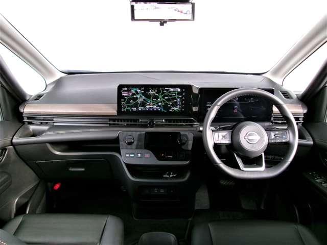 セレナ １．４　ｅ－ＰＯＷＥＲ　ハイウェイスターＶ　９０周年記念車　ＬＥＤヘッドランプ　試乗車　アラウンドビューモニター　踏み間違い防止アシスト　両側電動スライドドア　ドラレコ　アルミホイール　寒冷地仕様　エアバック　オートエアコン　スマートキー　助手席エアバック（4枚目）