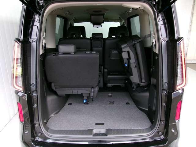 セレナ １．４　ｅ－ＰＯＷＥＲ　ハイウェイスターＶ　９０周年記念車　ＬＥＤヘッドランプ　試乗車　アラウンドビューモニター　踏み間違い防止アシスト　両側電動スライドドア　ドラレコ　アルミホイール　寒冷地仕様　エアバック　オートエアコン　スマートキー　助手席エアバック（16枚目）