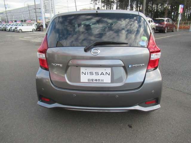 ノート １．２　ｅ－ＰＯＷＥＲ　Ｘ　初売り　３６０°カメラ　記録簿付　Ｒカメラ　運転席助手席エアバック　レーンキープ　ＡＵＴＯエアコン　１オーナー　ナビＴＶ　ＡＷ　サイドカメラ　運転席エアバッグ　キーレスエントリー　ドラレコ　ＥＴＣ車載器（4枚目）