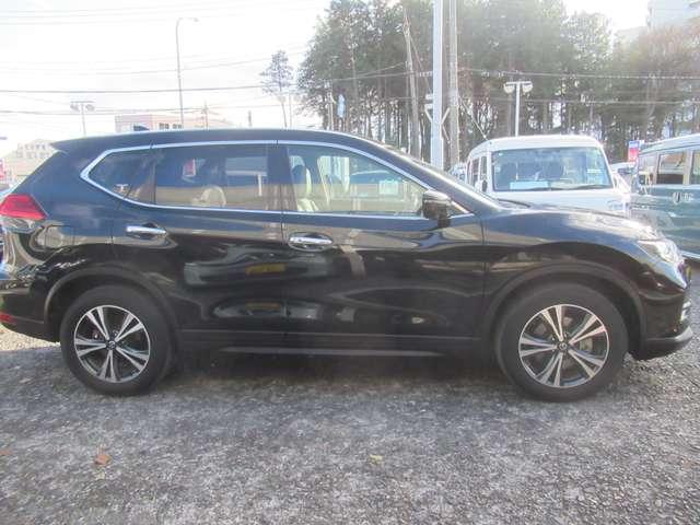 エクストレイル 2.0 20X 3列車 4WD 全周囲カメラ・プロパイロット 誤発信抑制機能 アダプティブクルーズ 車線逸脱防止 フルタイム4WD 盗難防止システム バックモニター オートエアコン ナビ&TV スマ-トキ- アルミ ETC付 PS メモリーナビゲーション ABS(4枚目)