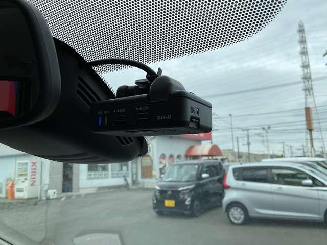 セレナ ２．０　ハイウェイスター　ＶセレクションＩＩ　ドライブレコーダー・日産メモリーナビ・ク　全周囲モニタ　アイスト　インテリキー　ＬＥＤライト　ＥＴＣ車載器　オートクルーズコントロール　記録簿　ドライブレコーダー　メモリ－ナビ　アルミ　ＴＶナビ　エアバック　ＡＢＳ　Ｗエアバッグ　キーフリー（5枚目）