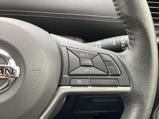 セレナ ２．０　ハイウェイスター　ＶセレクションＩＩ　ドライブレコーダー・日産メモリーナビ・ク　全周囲モニタ　アイスト　インテリキー　ＬＥＤライト　ＥＴＣ車載器　オートクルーズコントロール　記録簿　ドライブレコーダー　メモリ－ナビ　アルミ　ＴＶナビ　エアバック　ＡＢＳ　Ｗエアバッグ　キーフリー（11枚目）